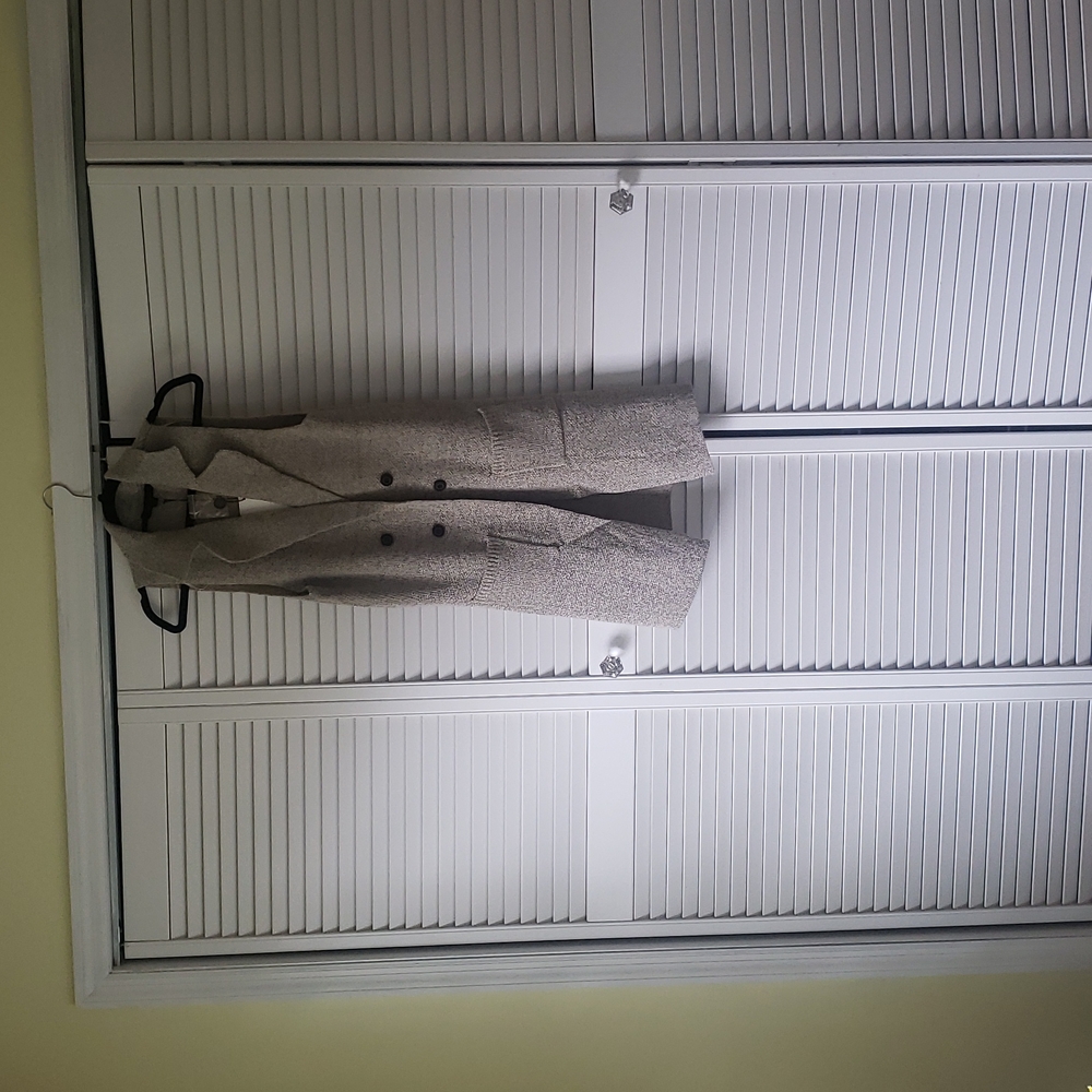 Tan/brown long knit vest, open double breasted with pockets and back vent.